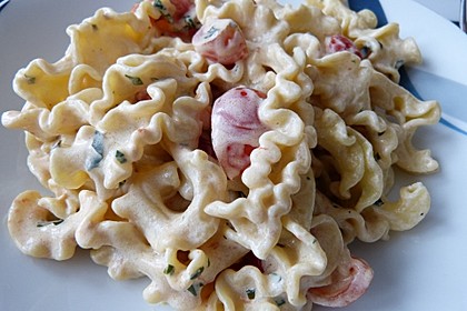 Nudeln mit marinierten Cherrytomaten und Frischkäse 1