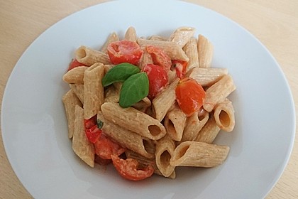 Nudeln mit marinierten Cherrytomaten und Frischkäse 9