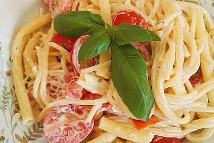 Nudeln mit marinierten Cherrytomaten und Frischkäse 34