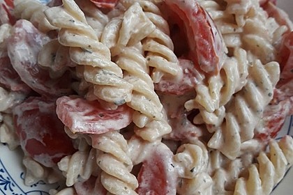 Nudeln mit marinierten Cherrytomaten und Frischkäse 31