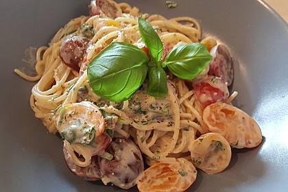 Nudeln mit marinierten Cherrytomaten und Frischkäse 27