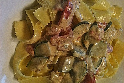Nudeln mit marinierten Cherrytomaten und Frischkäse 54