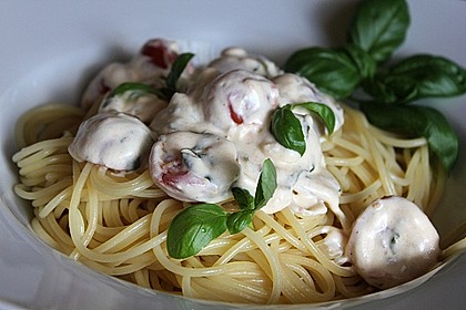 Nudeln mit marinierten Cherrytomaten und Frischkäse 16