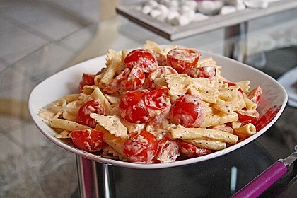 Nudeln mit marinierten Cherrytomaten und Frischkäse 14