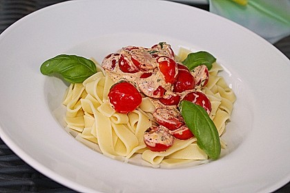 Nudeln mit marinierten Cherrytomaten und Frischkäse 3