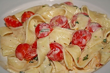Nudeln mit marinierten Cherrytomaten und Frischkäse 35