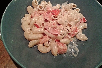 Nudeln mit marinierten Cherrytomaten und Frischkäse 56