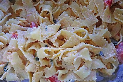 Nudeln mit marinierten Cherrytomaten und Frischkäse 55