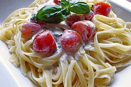 Nudeln mit marinierten Cherrytomaten und Frischkäse 5
