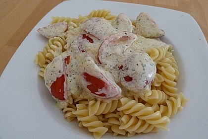 Nudeln mit marinierten Cherrytomaten und Frischkäse 49