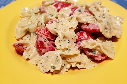 Nudeln mit marinierten Cherrytomaten und Frischkäse 10