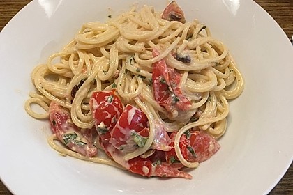 Nudeln mit marinierten Cherrytomaten und Frischkäse 25