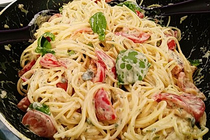 Nudeln mit marinierten Cherrytomaten und Frischkäse 37
