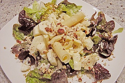 K&auml;se - Salat mit Birnen und Haseln&uuml;ssen