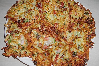 Riefkoken mit Kochschinken und Lauzwiebeln
