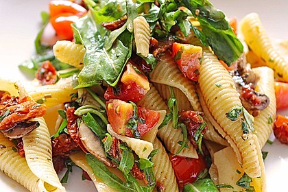 Mediterraner Nudelsalat 1