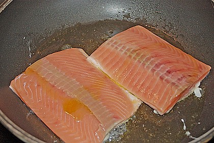 Nudeln mit Gorgonzola - Lachs - Wei&szlig;wein - Sauce 1