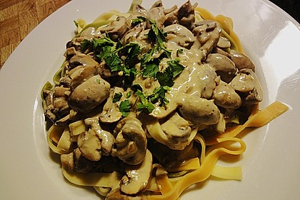Bandnudeln mit Champignon - Sahne - Sauce 3