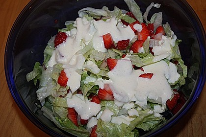 Eisbergsalat mit Erdbeeren 1