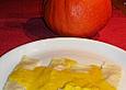 Gef&uuml;llte Nudeln mit K&uuml;rbisf&uuml;llung und K&uuml;rbissauce