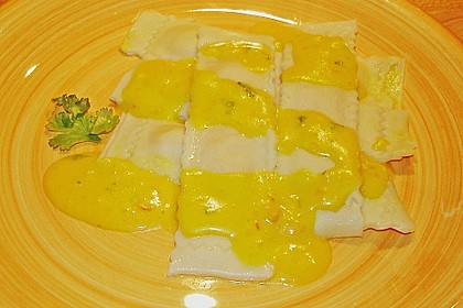 Gef&uuml;llte Nudeln mit K&uuml;rbisf&uuml;llung und K&uuml;rbissauce 1