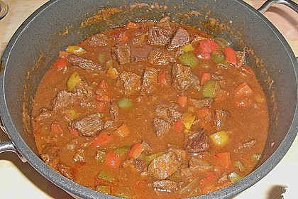 Saftiges Paprikagulasch 16
