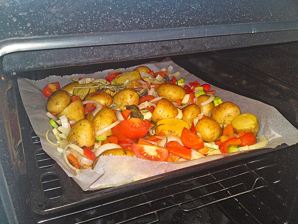 Ofenkartoffeln mit mediterranem Gemüse (Rezept mit Bild) | Chefkoch.de