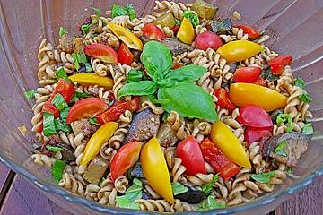 Mediterraner Nudelsalat