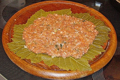 Hackfleischrollen in Weinbl&auml;ttern