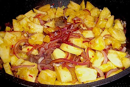Schweinesteaks mit Ananas, Zwiebeln und Chili 1