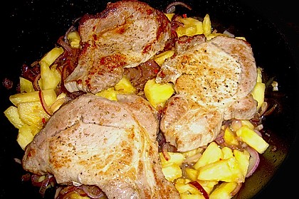 Schweinesteaks mit Ananas, Zwiebeln und Chili 2