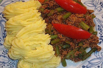 Fleischhaschee mit gr&uuml;nen Bohnen