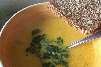 Möhrensuppe mit Kokos, Ingwer und Curry 12
