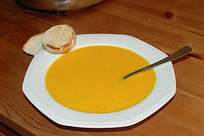 Möhrensuppe mit Kokos, Ingwer und Curry 7