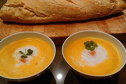 Möhrensuppe mit Kokos, Ingwer und Curry 3
