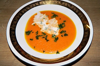 Möhrensuppe mit Kokos, Ingwer und Curry