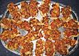 Yvonnes Party - Tomaten - Zwiebel - Mozzarella - Speck - Br&ouml;tchenscheiben