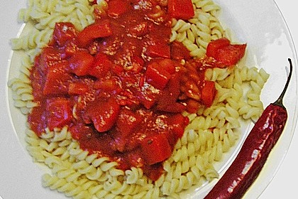 Nudeln in Chili -Tomaten - So&szlig;e