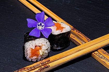 Dünne Sushi-Rollen