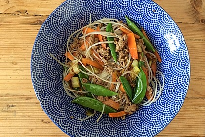 Chinesische Nudelpfanne mit Hackfleisch 14