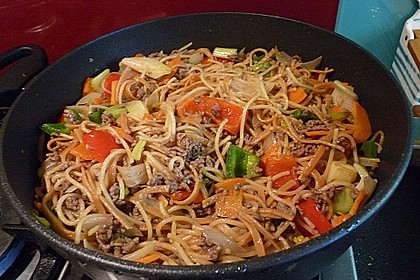 Chinesische Nudelpfanne mit Hackfleisch 10
