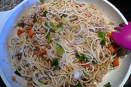 Chinesische Nudelpfanne mit Hackfleisch 7