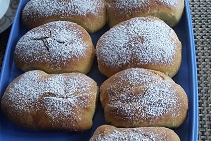 Buchteln mit Marmeladenfüllung 35
