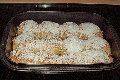 Buchteln mit Marmeladenfüllung 13