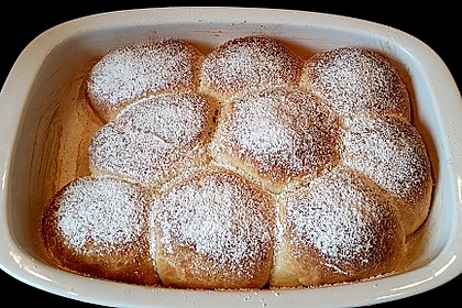 Buchteln mit Marmeladenfüllung 11