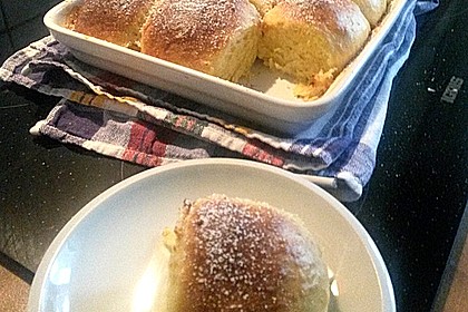 Buchteln mit Marmeladenfüllung 6