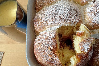Buchteln mit Marmeladenfüllung 2