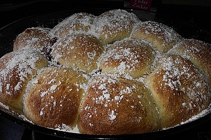 Buchteln mit Marmeladenfüllung 33