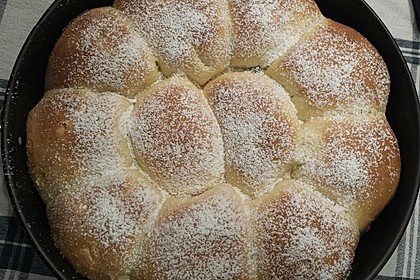 Buchteln mit Marmeladenfüllung 17