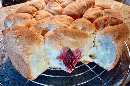 Buchteln mit Marmeladenfüllung 24